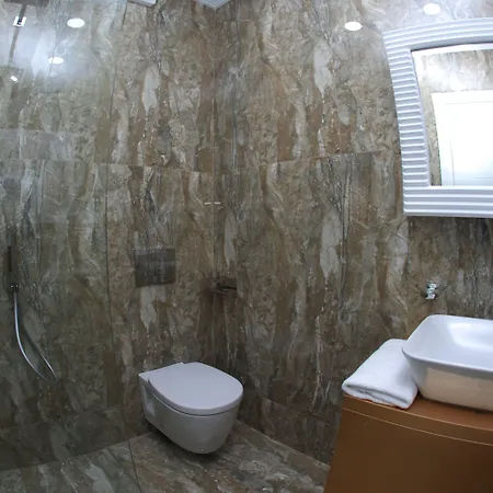 Oceanic Luxury